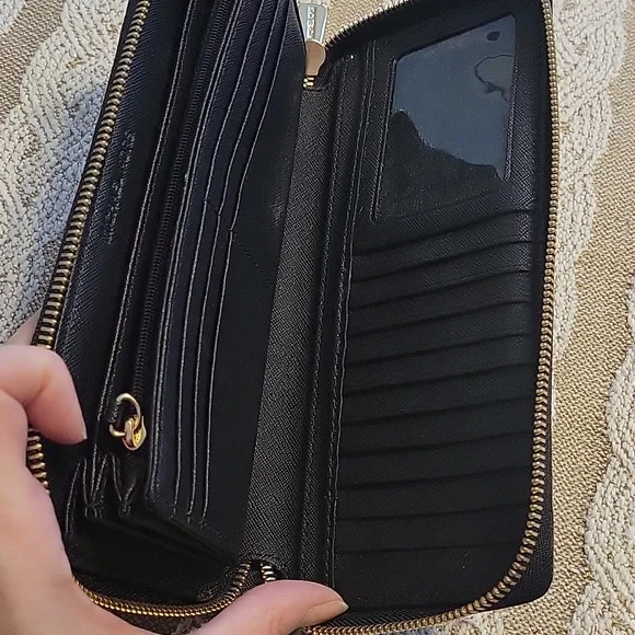 MK walletp8 - Picture 13 of 16